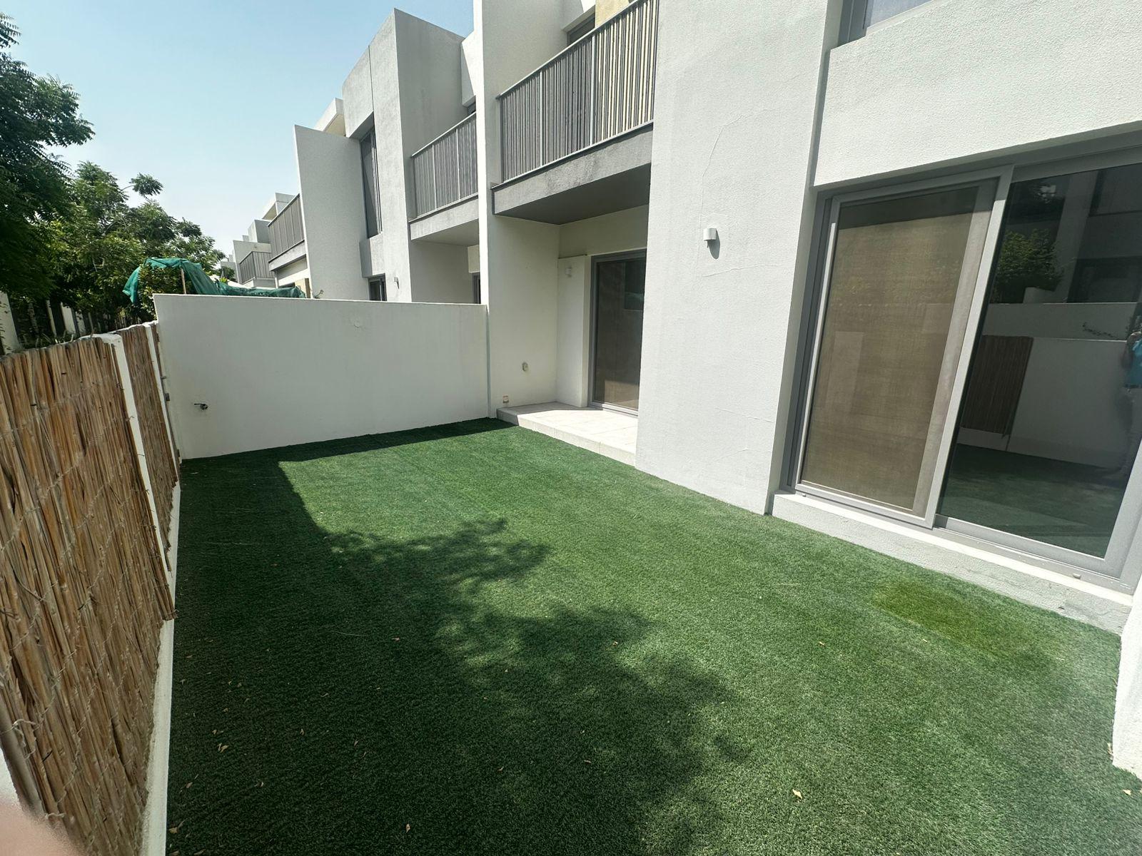 3BR Townhouse | Landscaped | Close to Pool & Gym