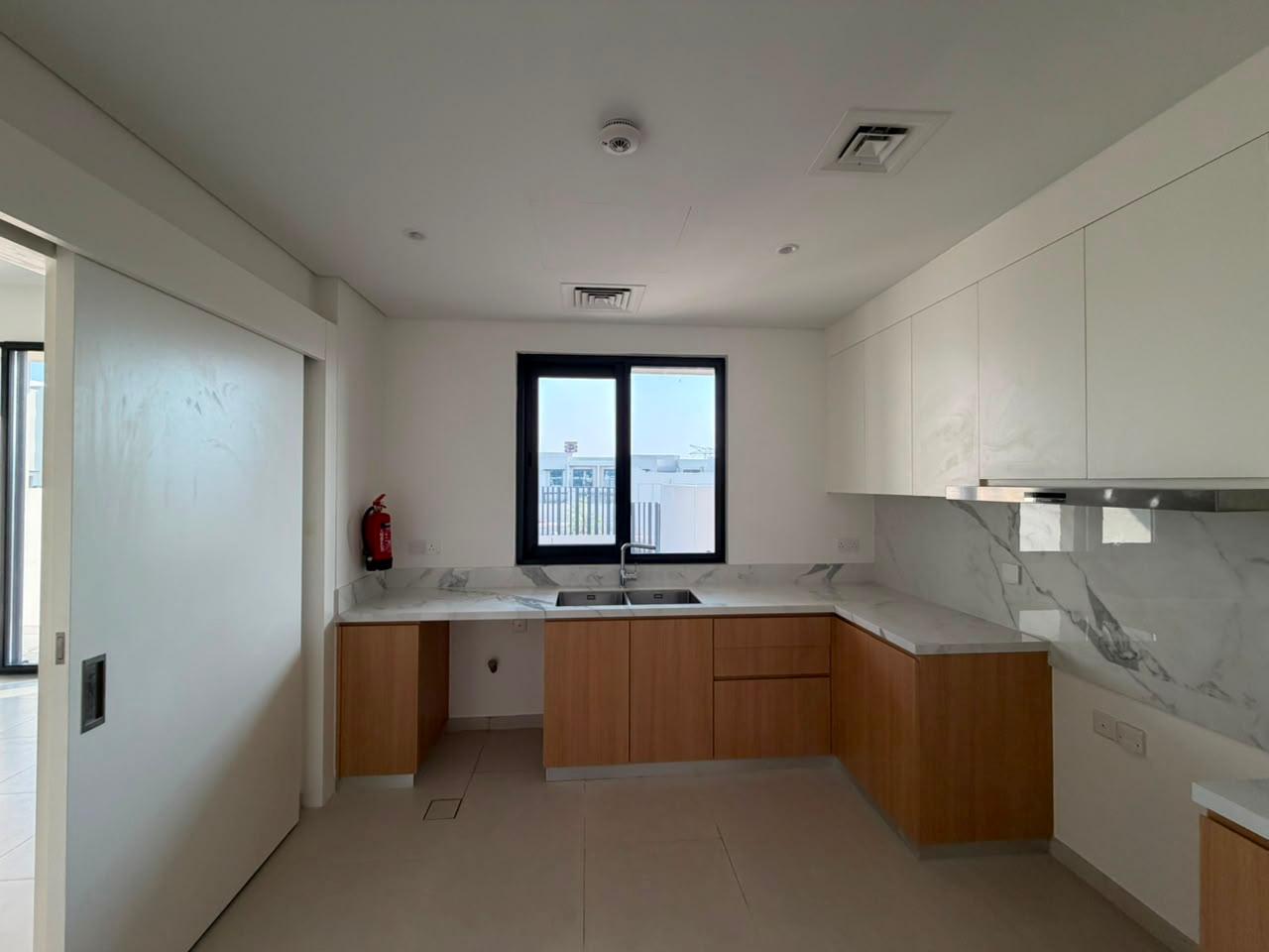 4BR Villa | Jebel Ali Village Townhouses | Garden & Balcony - view 6
