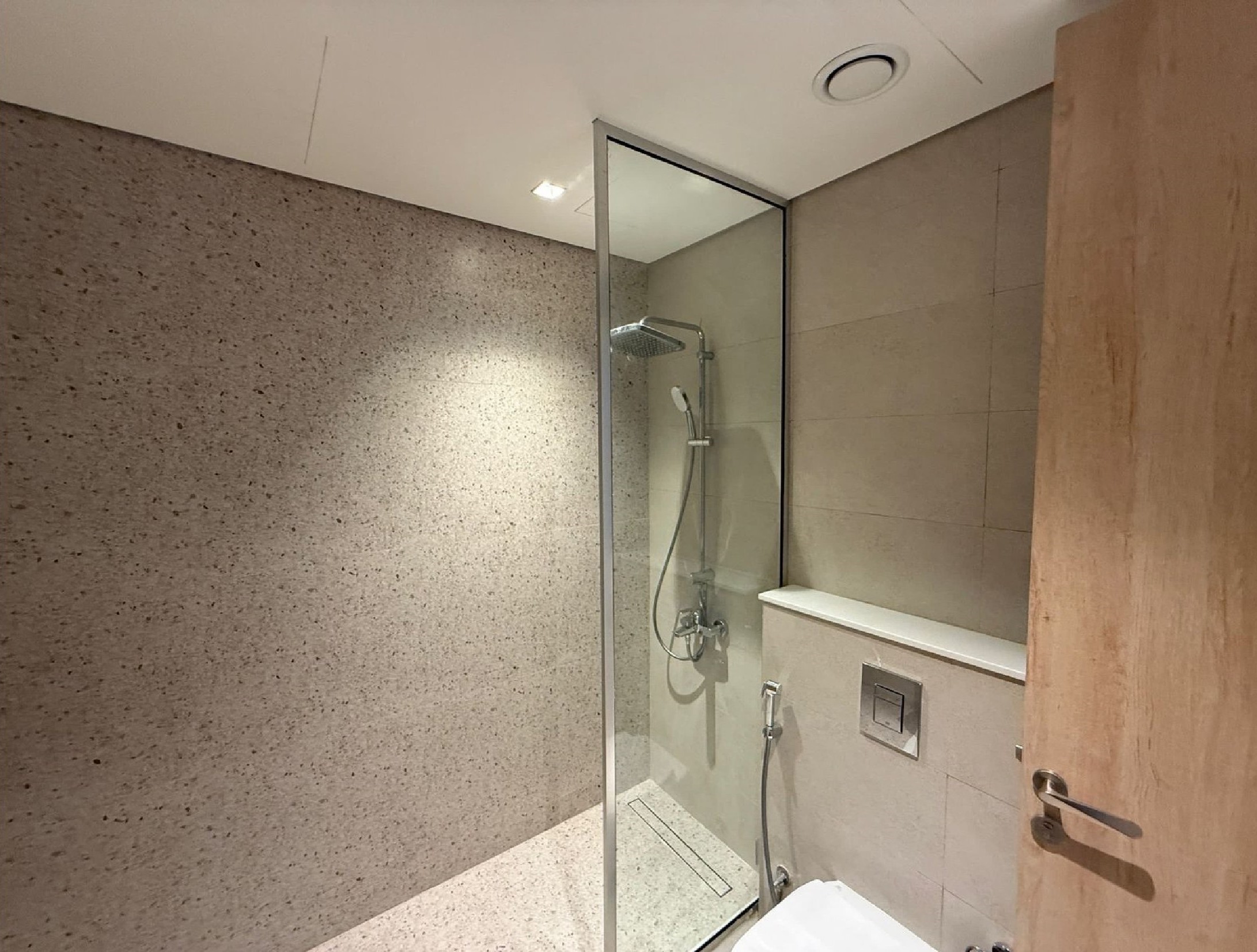 Brand New | Spacious | Amazing Location - view 9