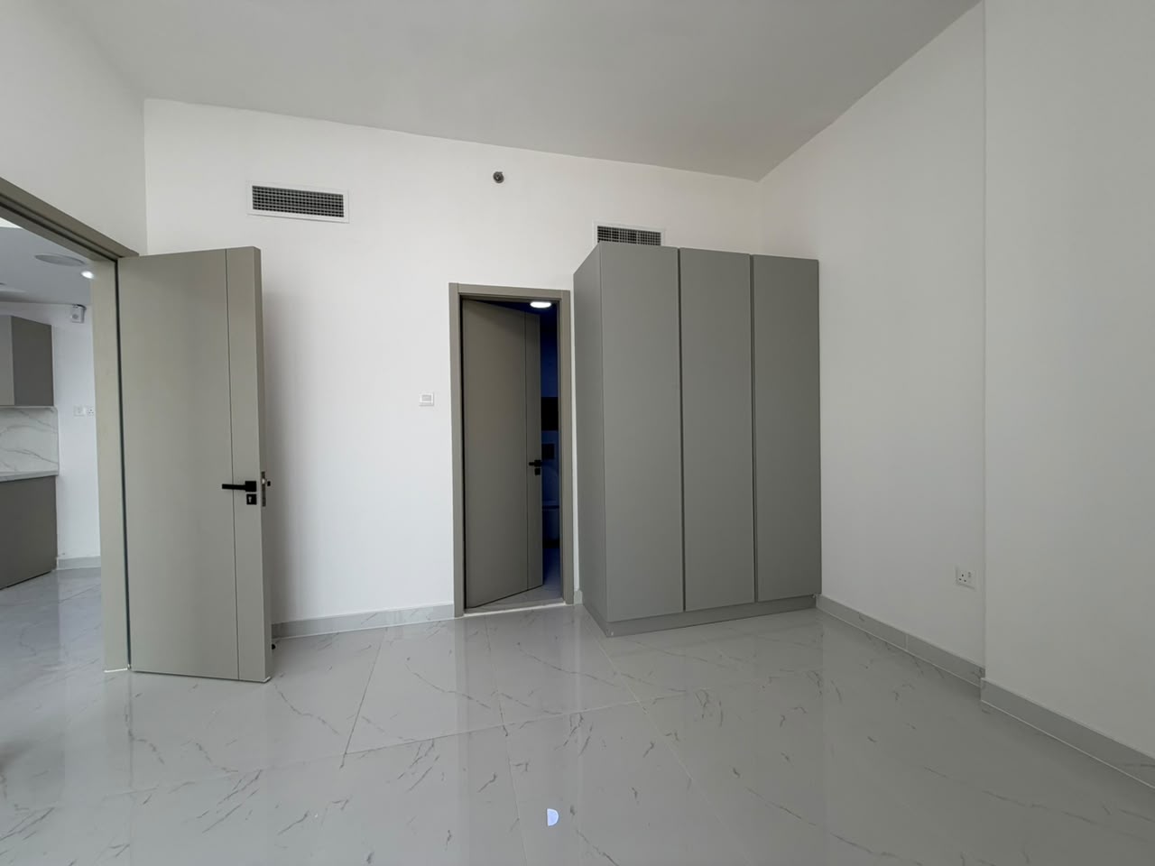 Ready to Move | Best Location | Great Amenities, photo 7