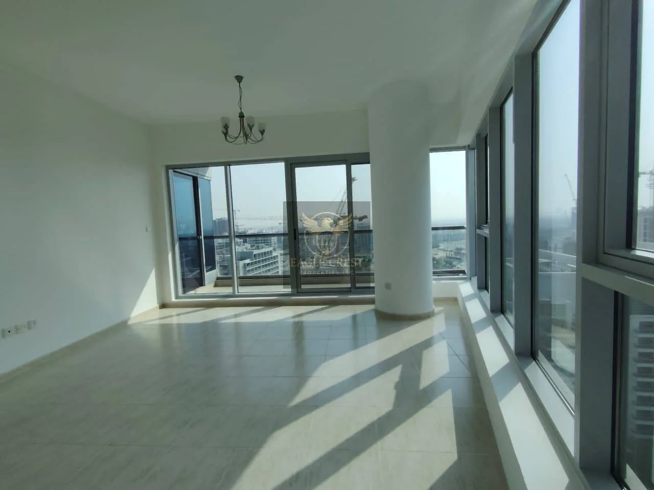 Vacant | Huge Layout | Well Maintained | w/Balcony, photo 3