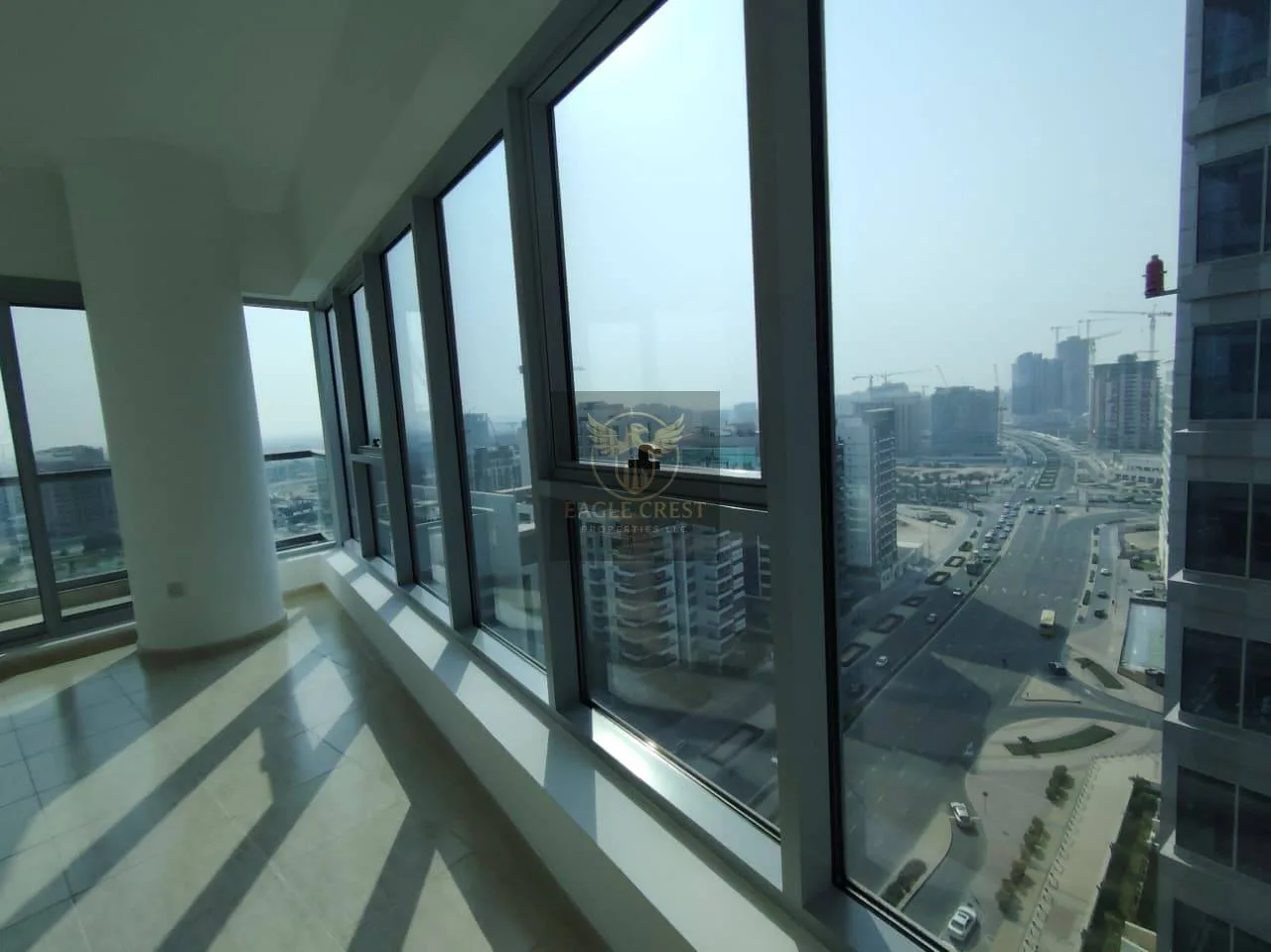 Vacant | Huge Layout | Well Maintained | w/Balcony, photo 6