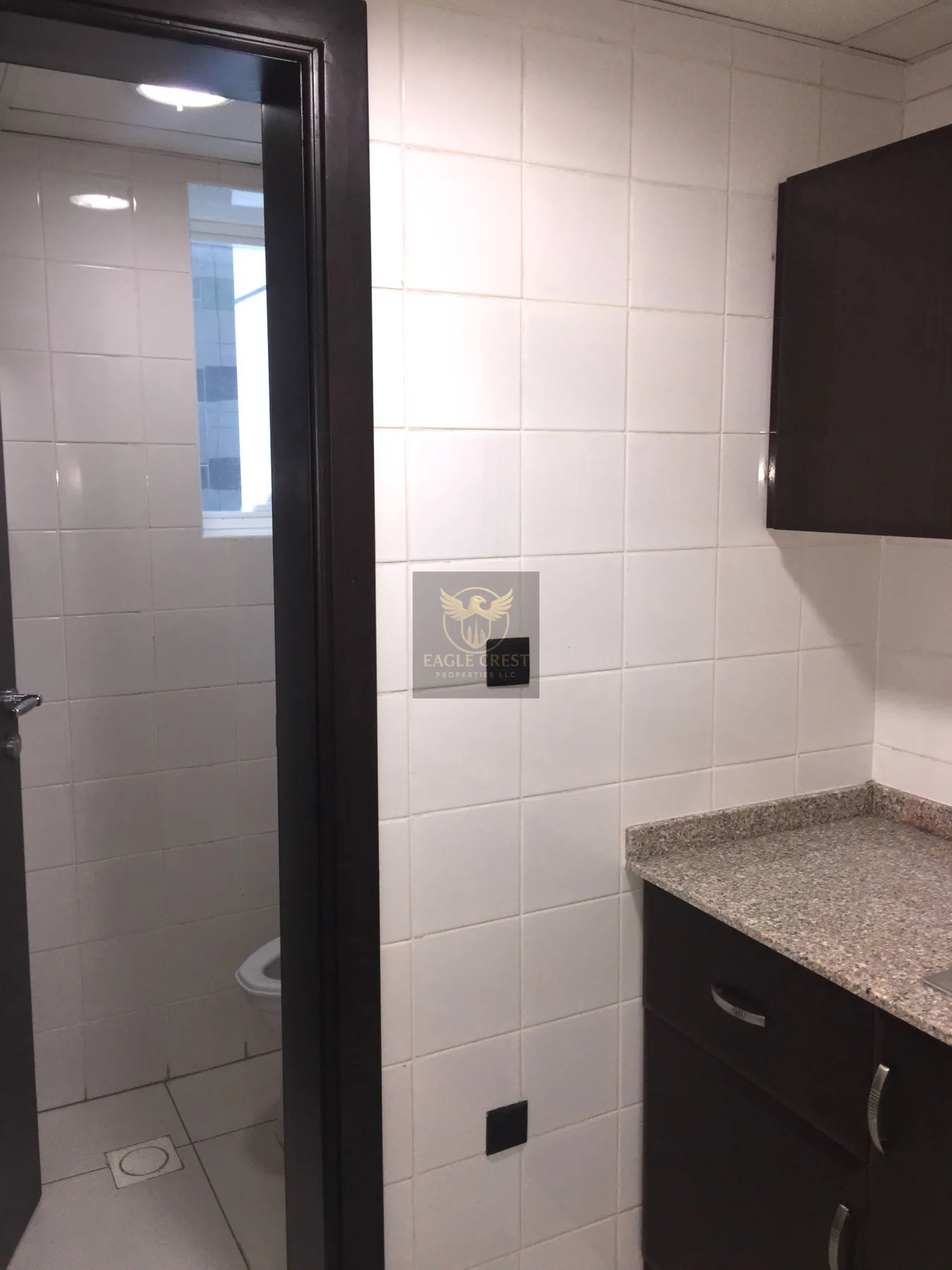 Fully Fitted Office | 5 Partitions | Panoramic View | Chiller Free | 2 Parking, photo 2