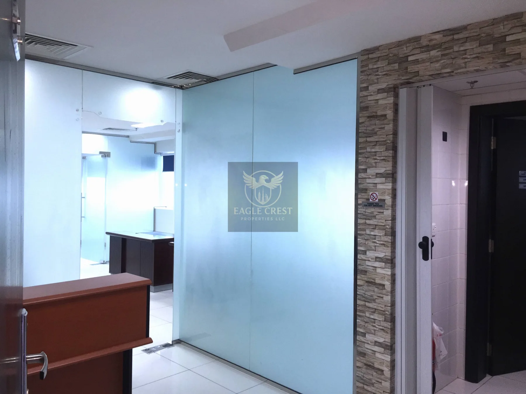Fully Fitted Office | 5 Partitions | Panoramic View | Chiller Free | 2 Parking, photo 4