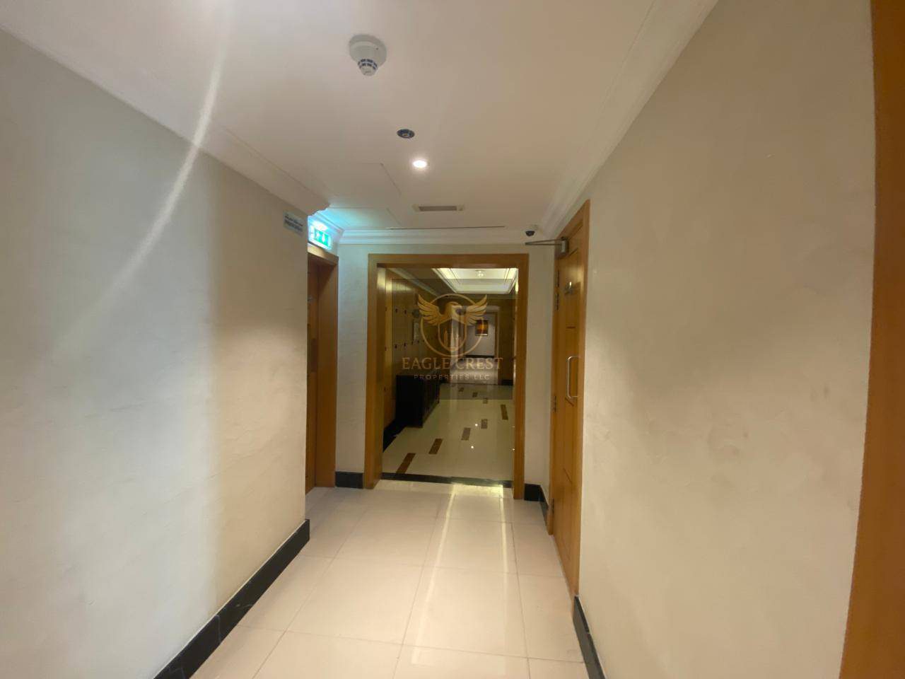 Chiller Free From Landlord | Huge Balcony | Corner, photo 3