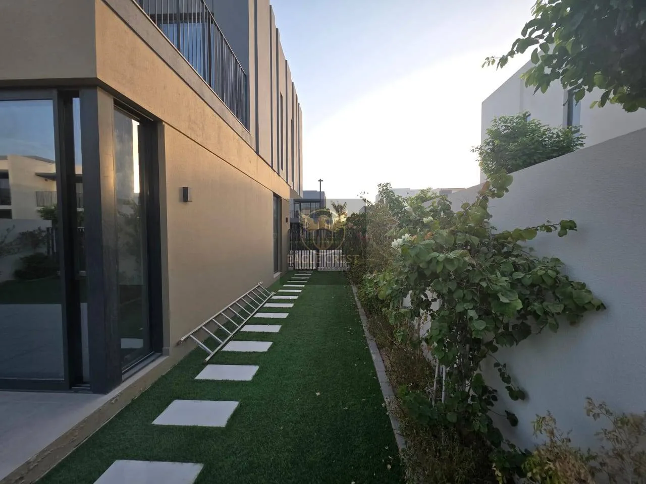 Ready to Move | Well Maintained | Spacious 2 Parks, photo 2